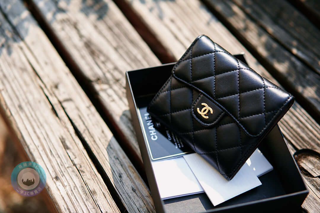 CHANEL 二手短夾附盒與保卡完整|高雄門市收購參考
